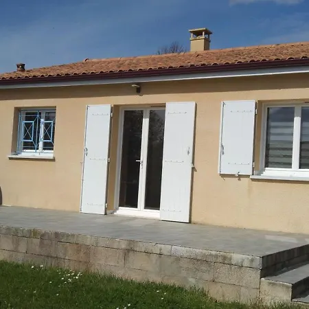Holiday home Maison Agreable Dans Le Blayais
